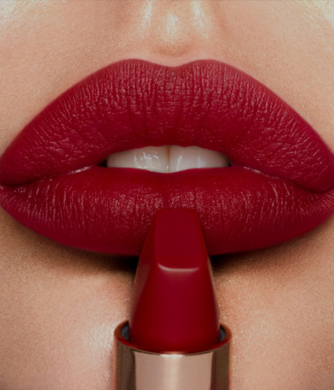 Warum lang anhaltende Lipgloss ein Muss in jeder Make-up-Tasche ist